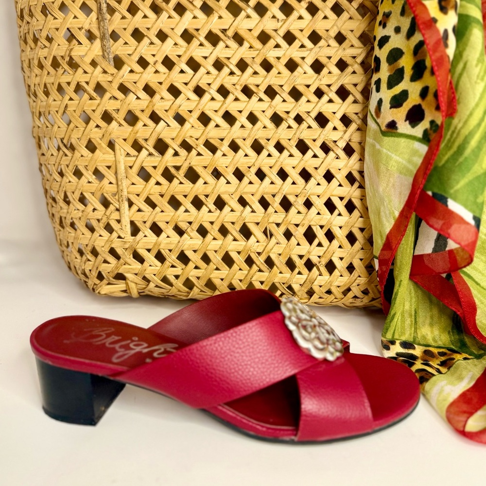 🌸Brighton pre-owned Ferrara red sandals. Size 8. WSAND10.